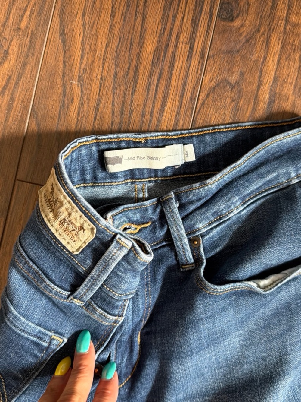 Levi’s Mid Rise Skinny Blue Jeans